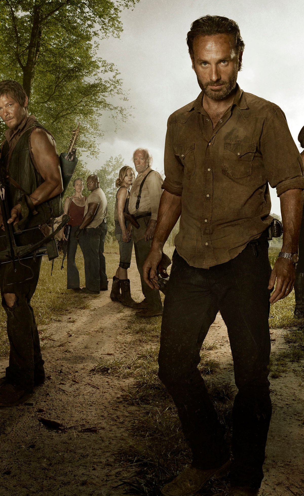 (L-R) Lori Grimes (Sarah Wayne Callies); Carl Grimes (Chandler Riggs); Daryl Dixon (Norman Reedus); Carol (Melissa Suzanne McBride); T-Dog (Robert 'IronE' Singleton); Beth Greene (Emily Kinney); Hershel Greene (Scott Wilson); Rick Grimes (Andrew Lincoln); Maggie Greene (Lauren Cohan); Glenn (Steven Yeun); The Governor (David Morrissey); Michonne (Danai Gurira) and Andrea (Laurie Holden) - The Walking Dead - Season 3 - Full cast photo - Photo Credit: Frank Ockenfels/AMC